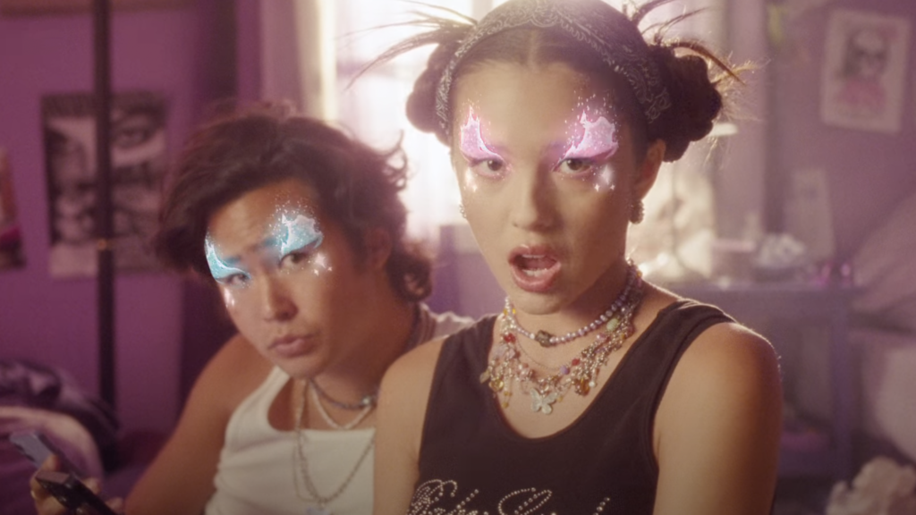 Olivia Rodrigo – brutal (Official Video)